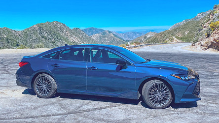 2020 Toyota Avalon Hybrid review: Big fish in an ever-shrinking pond - CNET